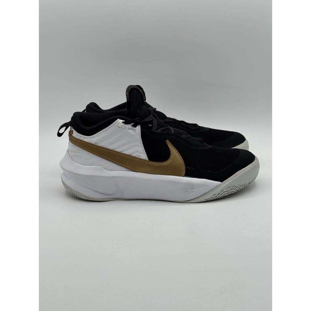 Nike Boys Hustle D 10 Size 5.5 Youth Shoes CW6735-002 Black White Gold